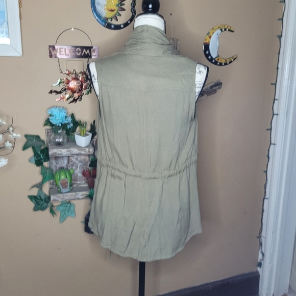 Elodie womans army green flowy utility vest - Picture 3 of 6